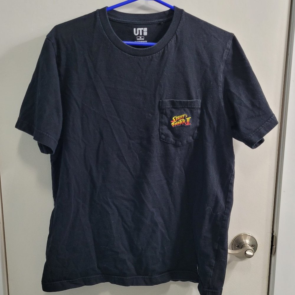 Medium Uniqlo Capcom Street Fighter II Shirt
